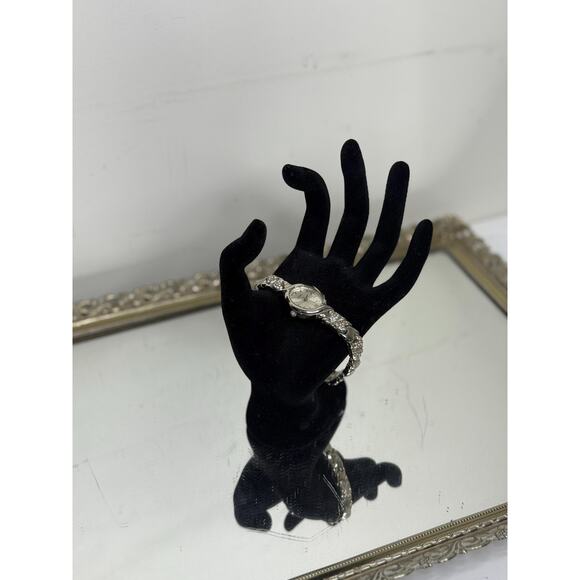 Vintage Silver Hearts Ladies Wrist watch - Picture 9 of 10